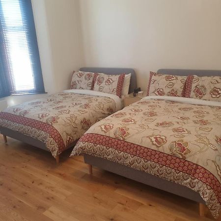 London Luxury 2 Bedroom Flat 5Min Walk From Overground, With Free Wifi, Free Parking-Sleeps X6 Илфорд Экстерьер фото