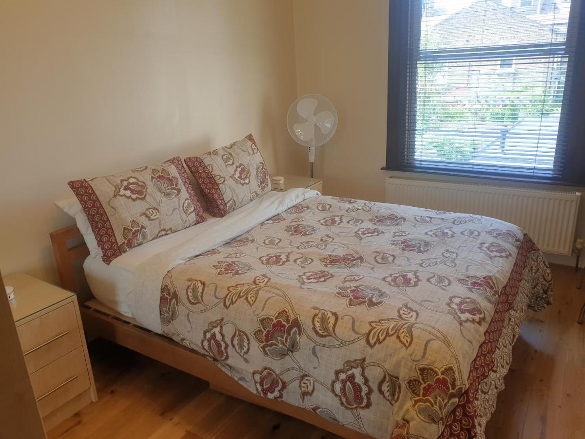 London Luxury 2 Bedroom Flat 5Min Walk From Overground, With Free Wifi, Free Parking-Sleeps X6 Илфорд Экстерьер фото