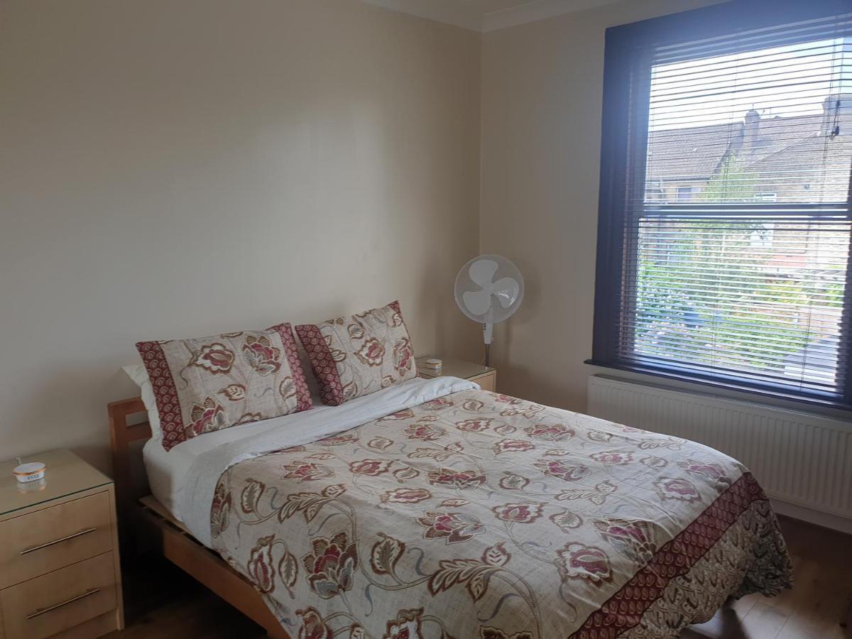 London Luxury 2 Bedroom Flat 5Min Walk From Overground, With Free Wifi, Free Parking-Sleeps X6 Илфорд Экстерьер фото