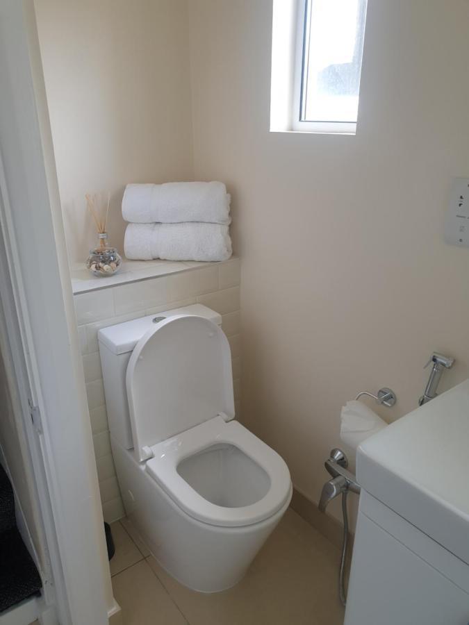 London Luxury 2 Bedroom Flat 5Min Walk From Overground, With Free Wifi, Free Parking-Sleeps X6 Илфорд Экстерьер фото