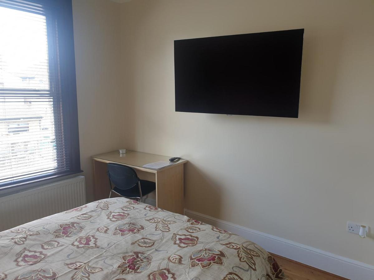 London Luxury 2 Bedroom Flat 5Min Walk From Overground, With Free Wifi, Free Parking-Sleeps X6 Илфорд Экстерьер фото